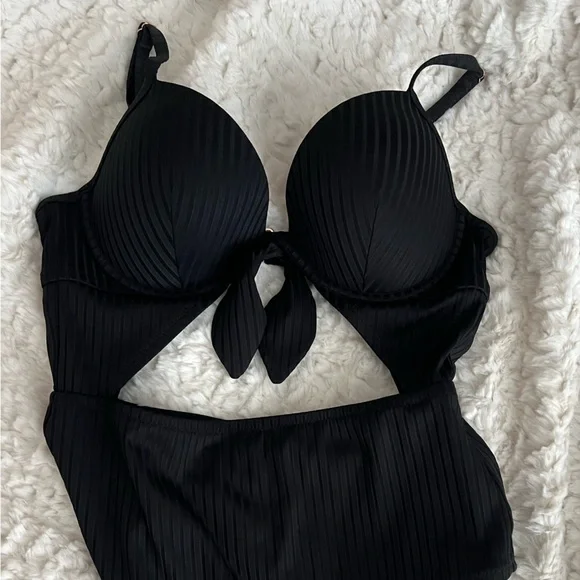 Shade & Shore Black One Peice Swimsuit - Picture 3 of 5